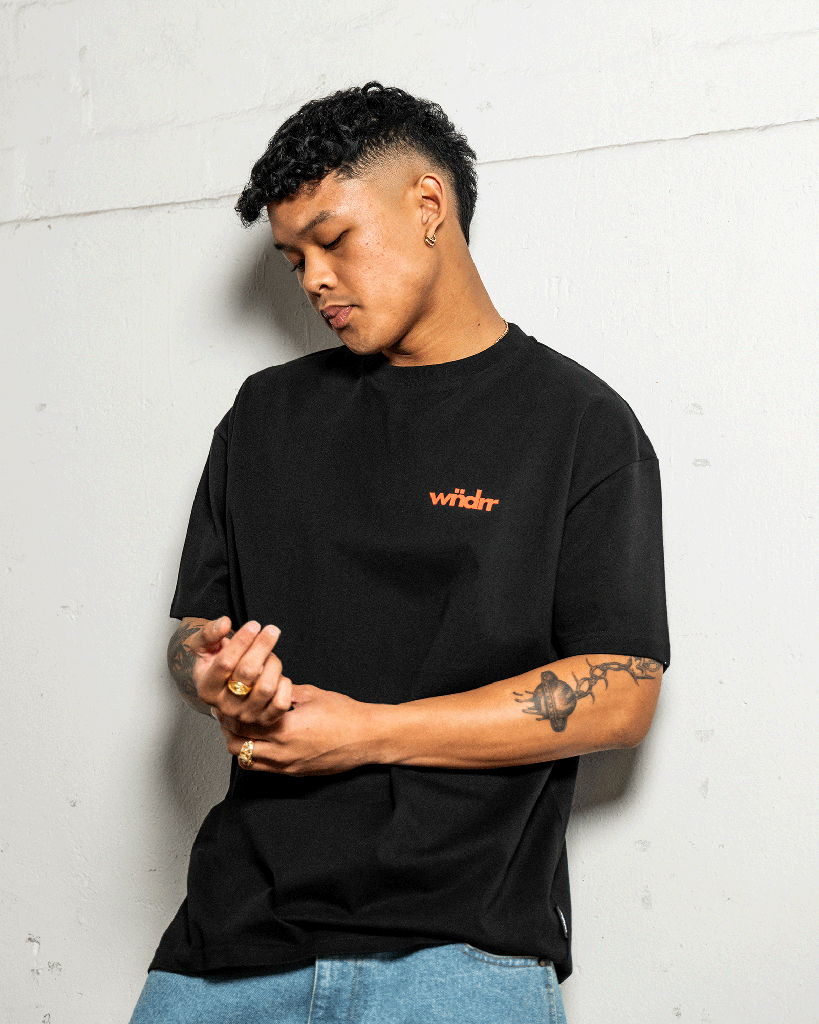 FRONTLINE BOX FIT TEE - BLACK