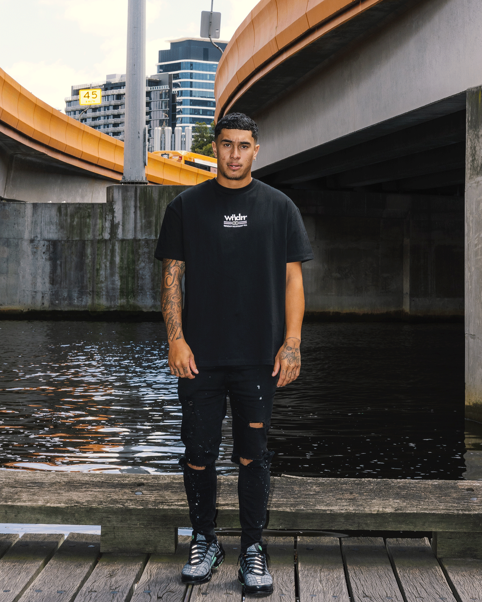 DAKOTA BOX FIT TEE - BLACK