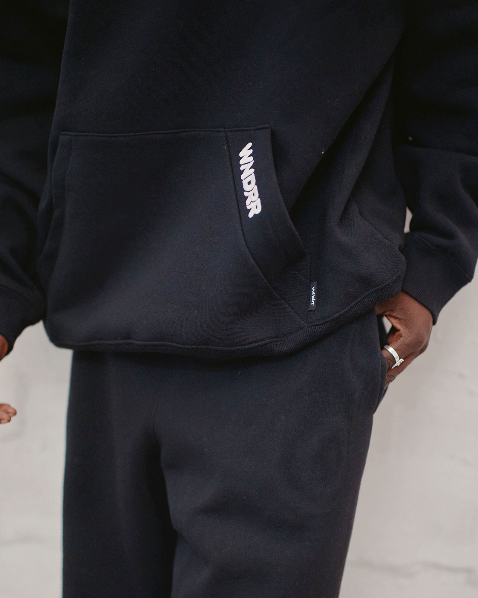 HALO HOOD SWEAT - BLACK