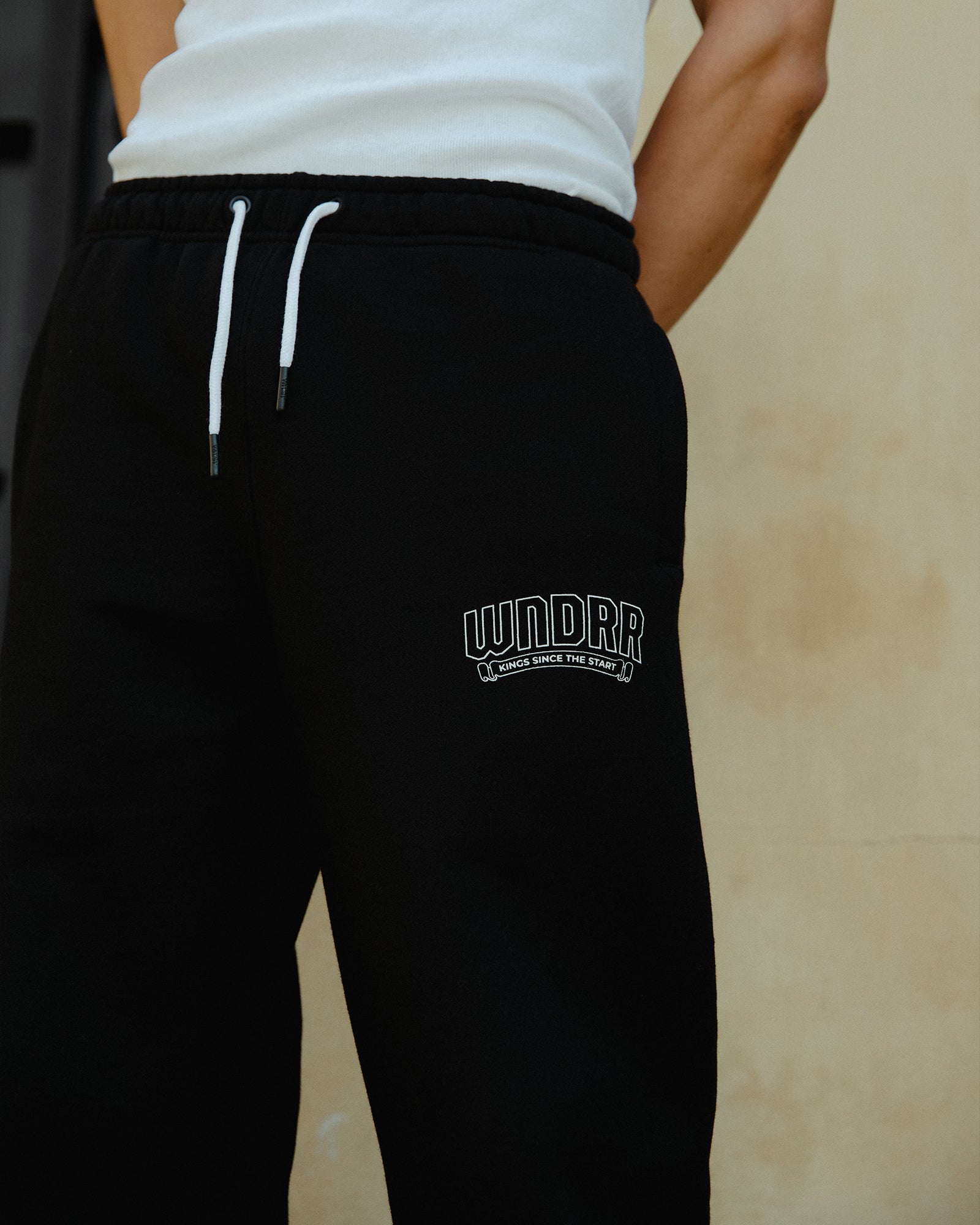 BANNER LOUNGE TRACKPANT - BLACK