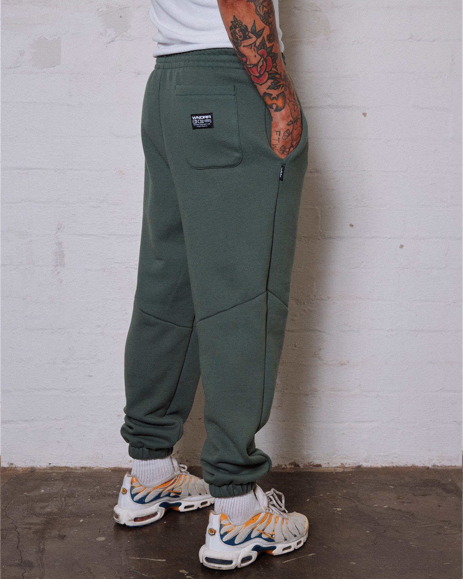 HALO BAGGY TRACKPANT - DARK GREEN