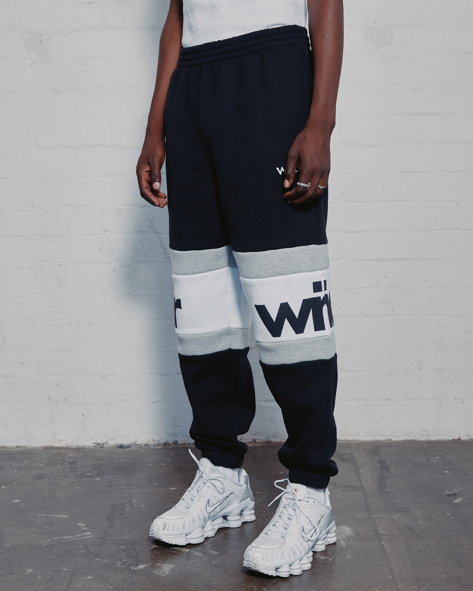 JUNCTION BAGGY TRACKPANT - BLACK