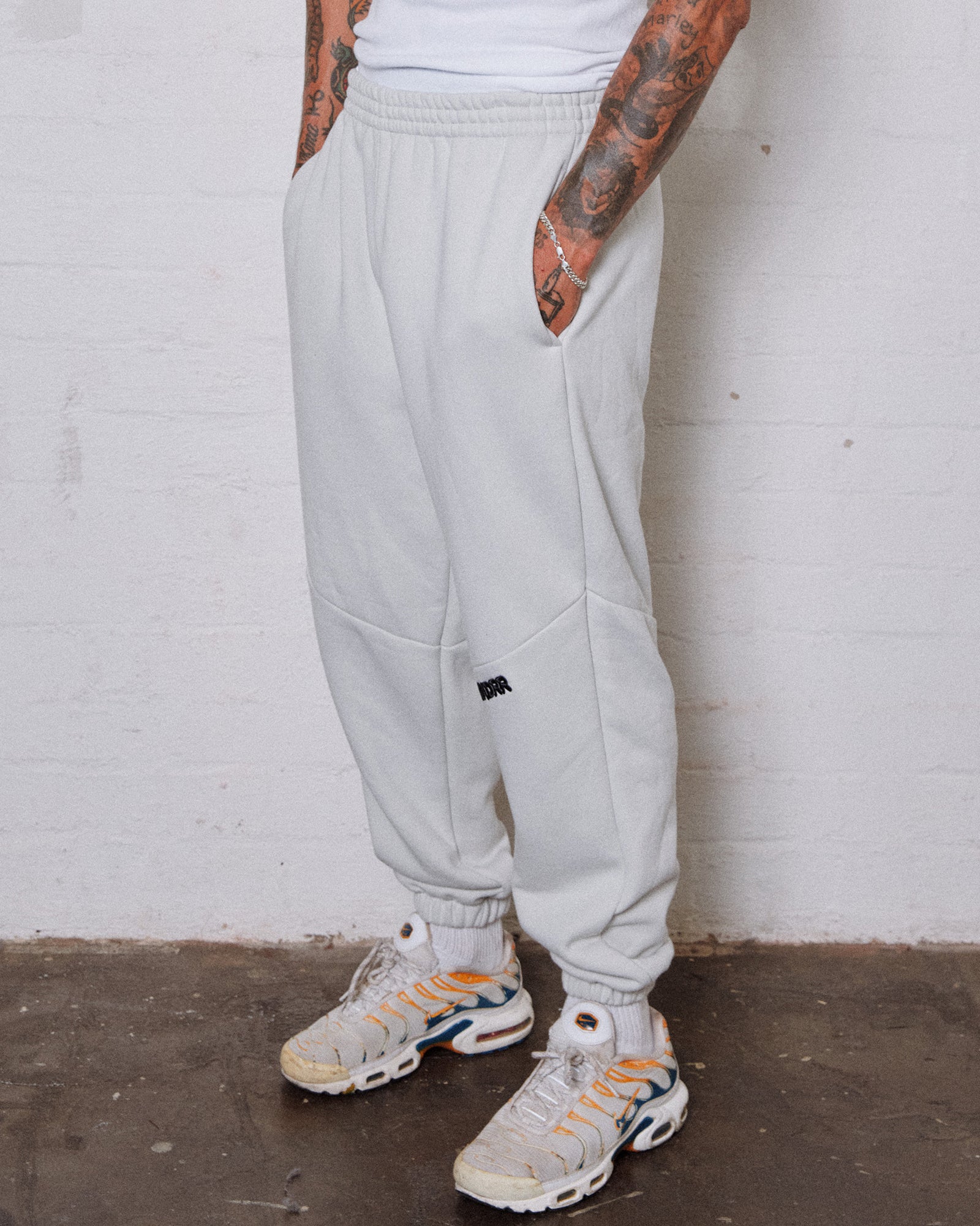 HALO BAGGY TRACKPANT - OYSTER