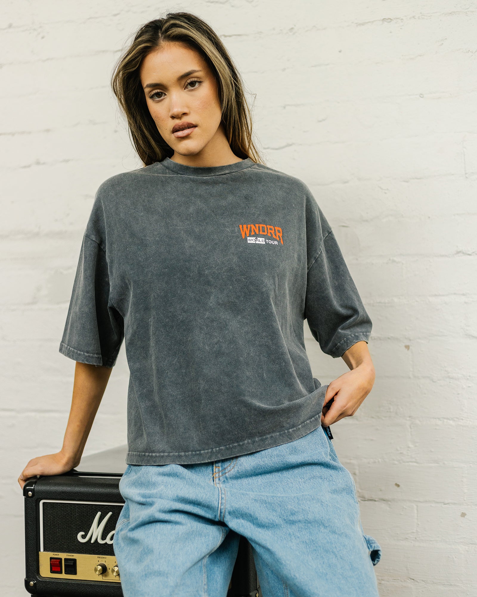 WOMENS WORLD TOUR CROPPED FIT TEE - WASHED GREY